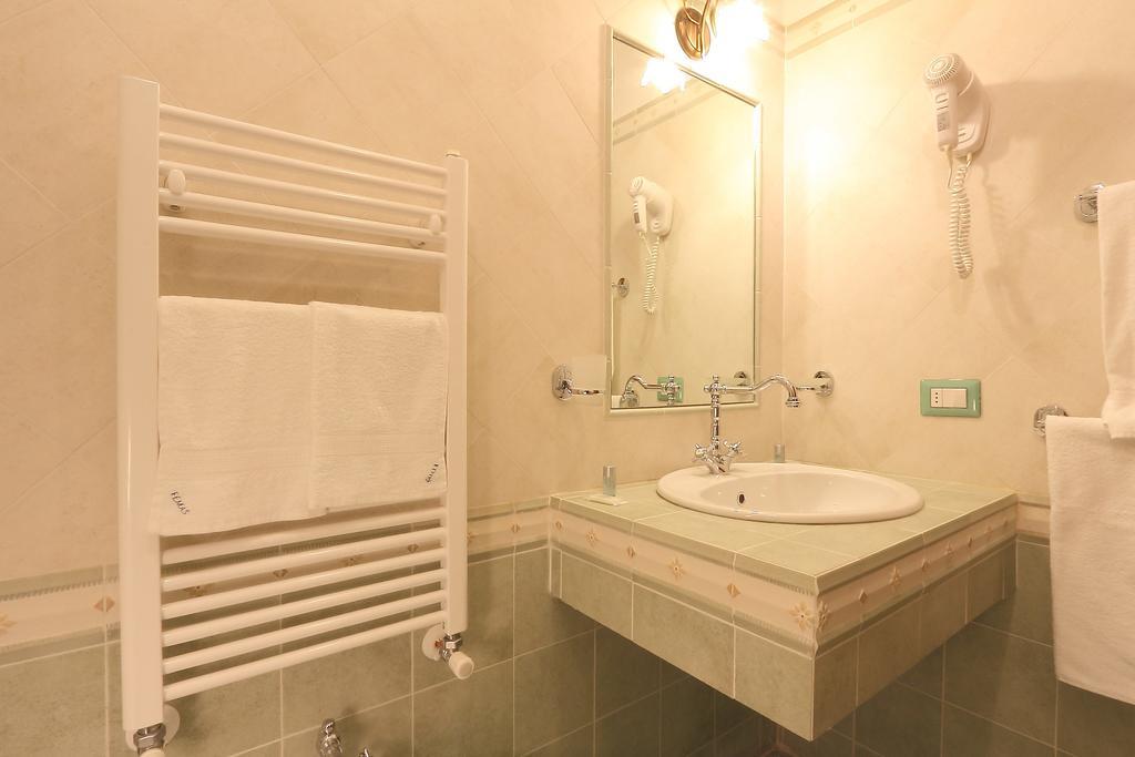 Katti House 2 Hotel ฟลอเรนซ์ ภายนอก รูปภาพ