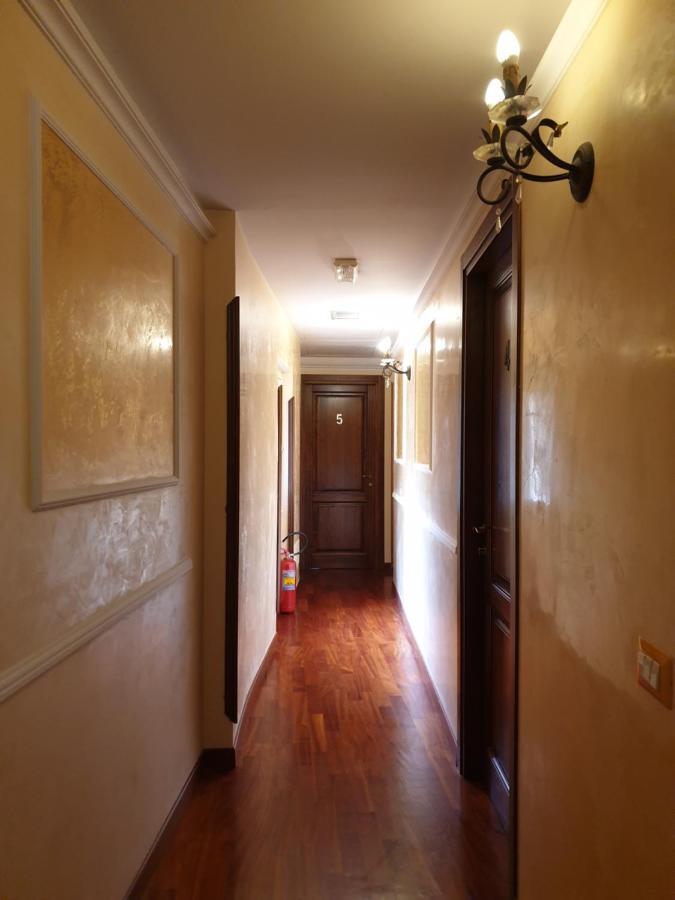 Katti House 2 Hotel ฟลอเรนซ์ ภายนอก รูปภาพ